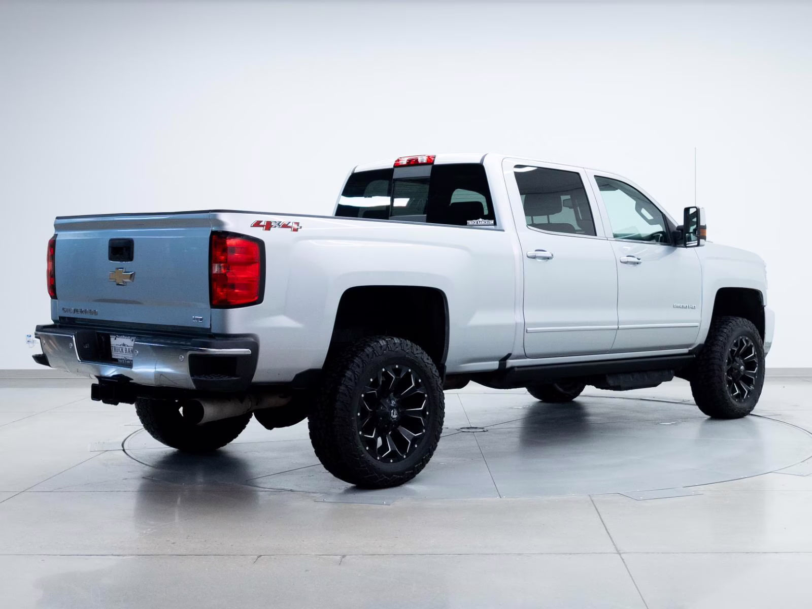 2019 Silver Ice Metallic Chevrolet Silverado 2500HD LTZ 4X4 Truck