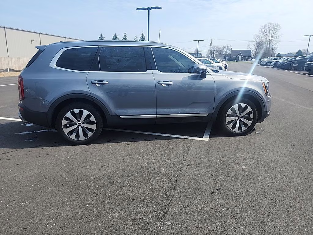 2020 Everlasting Silver Kia Telluride S FWD SUV
