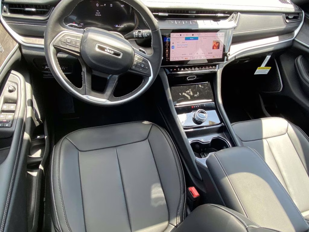 2026 Diamond Black Crystal Pearlcoat Jeep Grand Cherokee L Limited RWD SUV