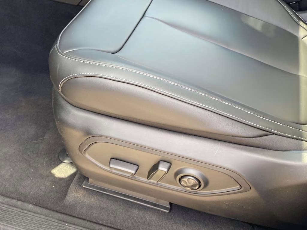 2026 Diamond Black Crystal Pearlcoat Jeep Grand Cherokee L Limited RWD SUV