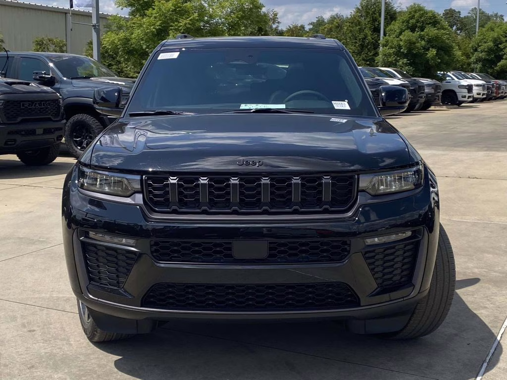 2026 Diamond Black Crystal Pearlcoat Jeep Grand Cherokee L Limited RWD SUV