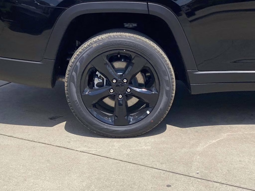 2026 Diamond Black Crystal Pearlcoat Jeep Grand Cherokee L Limited RWD SUV