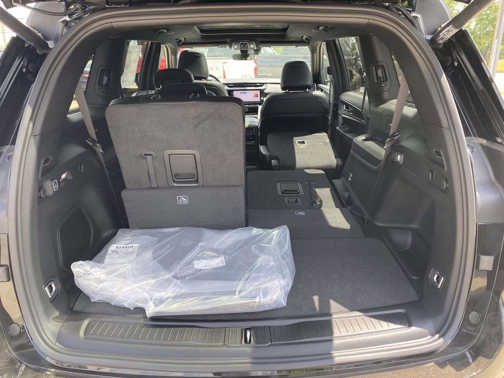 2026 Diamond Black Crystal Pearlcoat Jeep Grand Cherokee L Limited RWD SUV