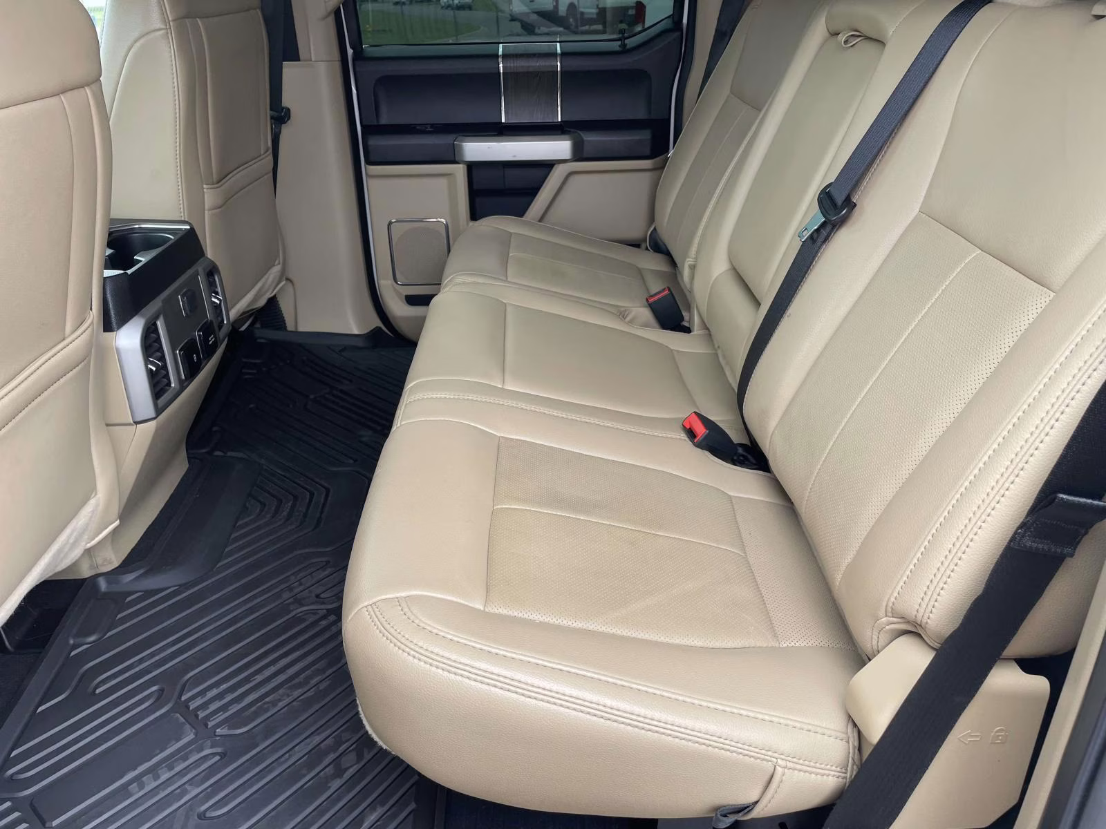 2021 Star White Metallic Tri-Coat Ford F-350SD Lariat 4X4 Truck