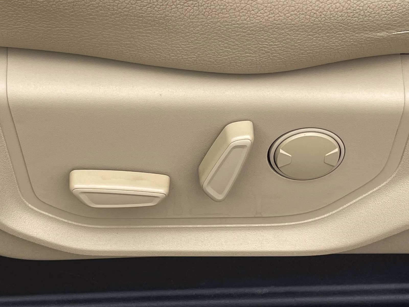 2021 Star White Metallic Tri-Coat Ford F-350SD Lariat 4X4 Truck