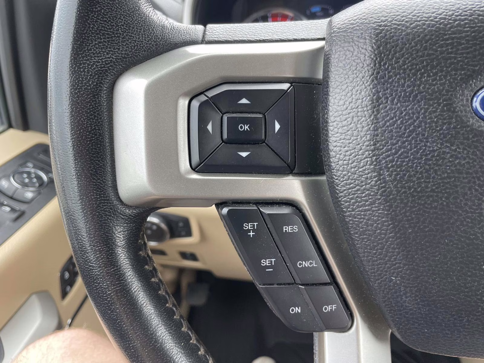 2021 Star White Metallic Tri-Coat Ford F-350SD Lariat 4X4 Truck