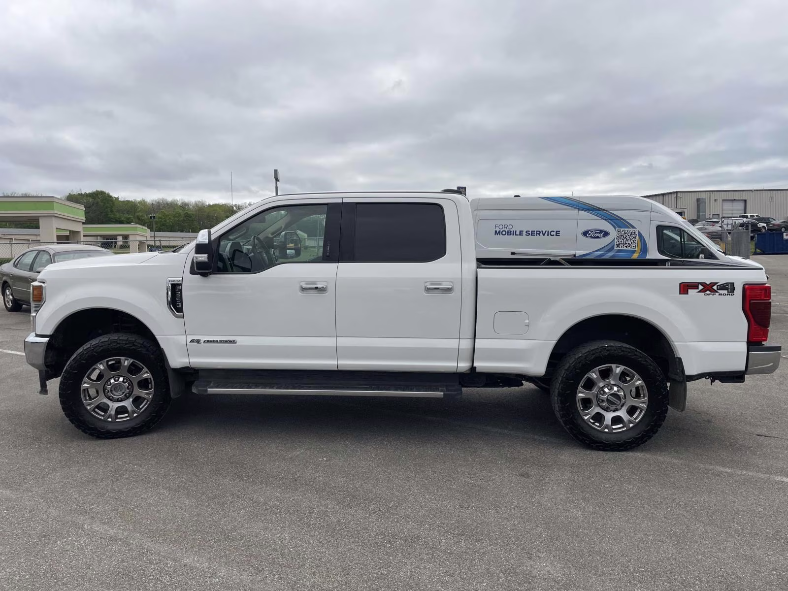 2021 Star White Metallic Tri-Coat Ford F-350SD Lariat 4X4 Truck