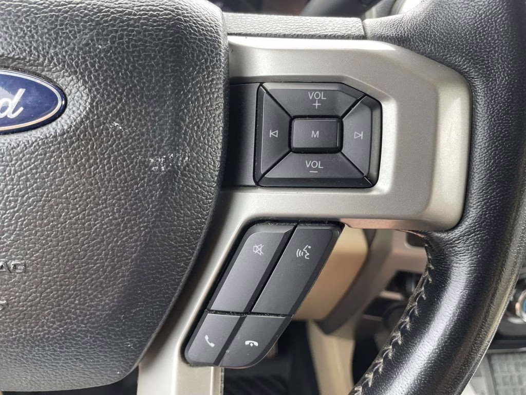 2021 Star White Metallic Tri-Coat Ford Super Duty F-350 SRW Lariat 4X4 Truck