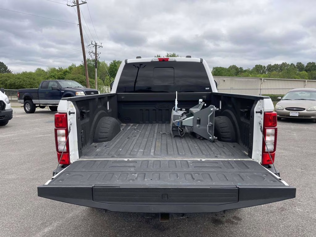 2021 Star White Metallic Tri-Coat Ford Super Duty F-350 SRW Lariat 4X4 Truck