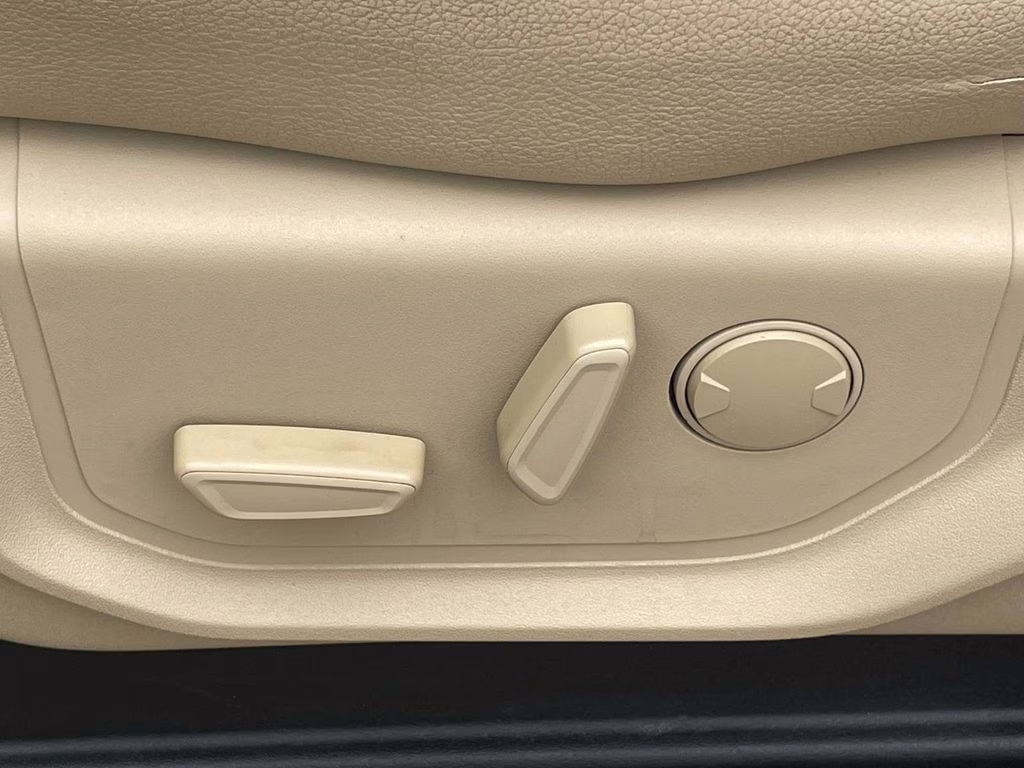 2021 Star White Metallic Tri-Coat Ford Super Duty F-350 SRW Lariat 4X4 Truck