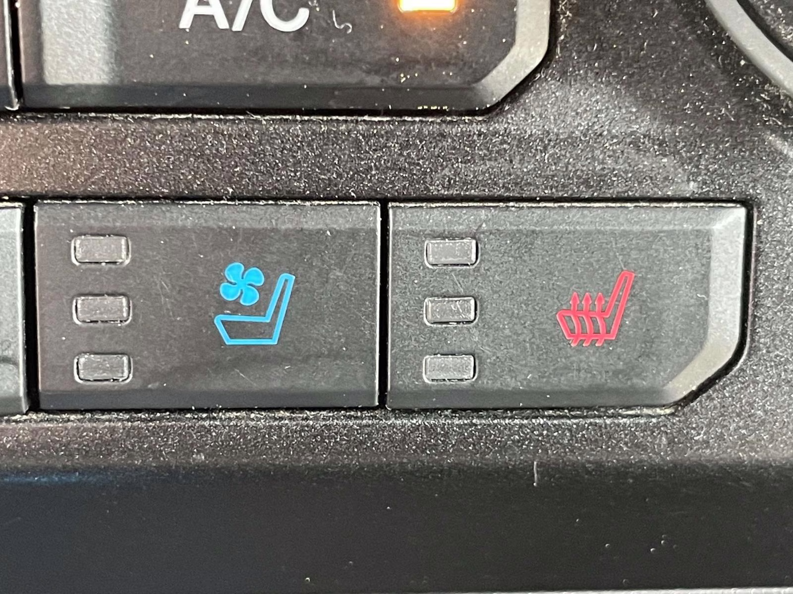 2021 Star White Metallic Tri-Coat Ford Super Duty F-350 SRW Lariat 4X4 Truck