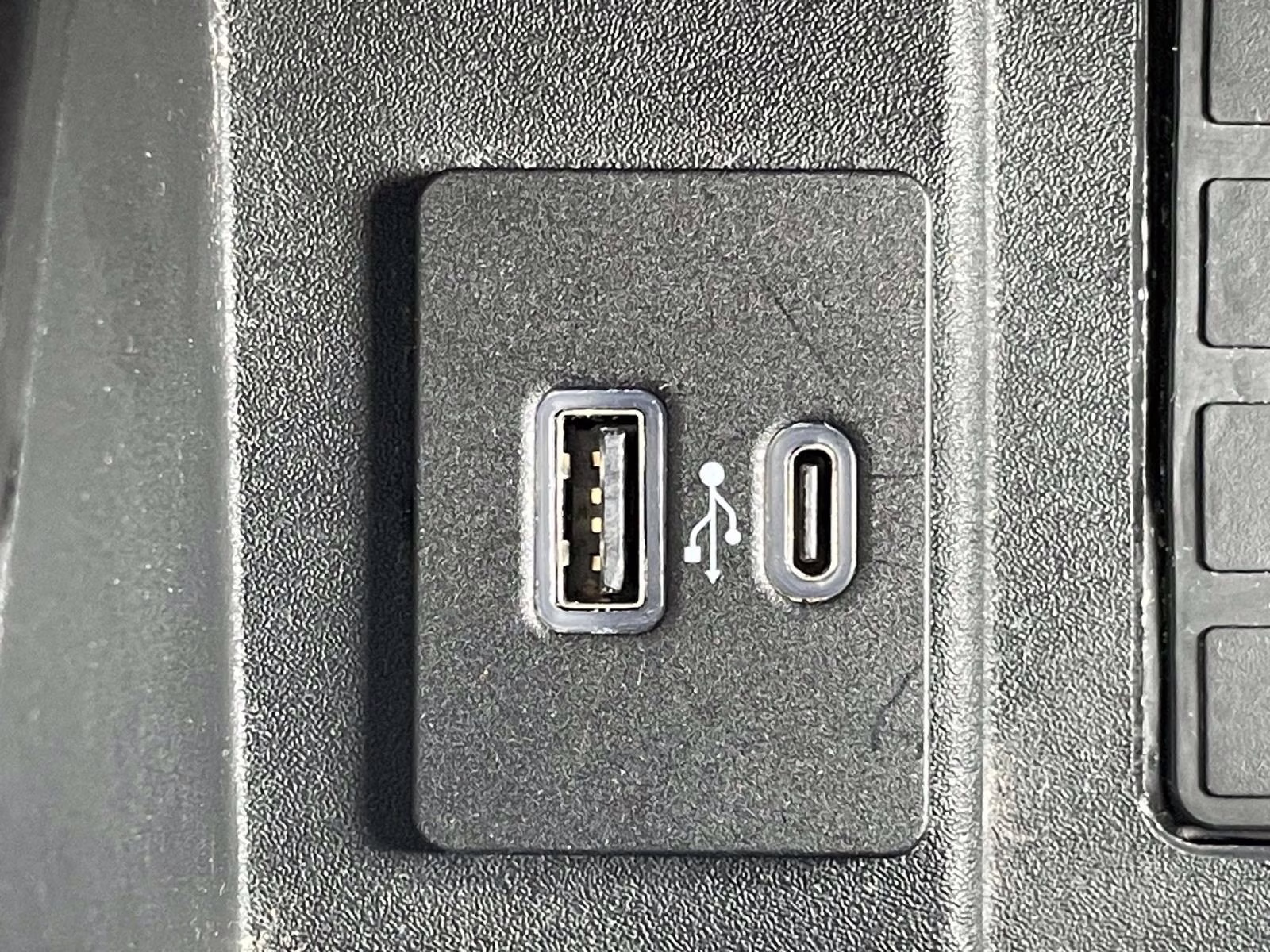 2021 Star White Metallic Tri-Coat Ford Super Duty F-350 SRW Lariat 4X4 Truck