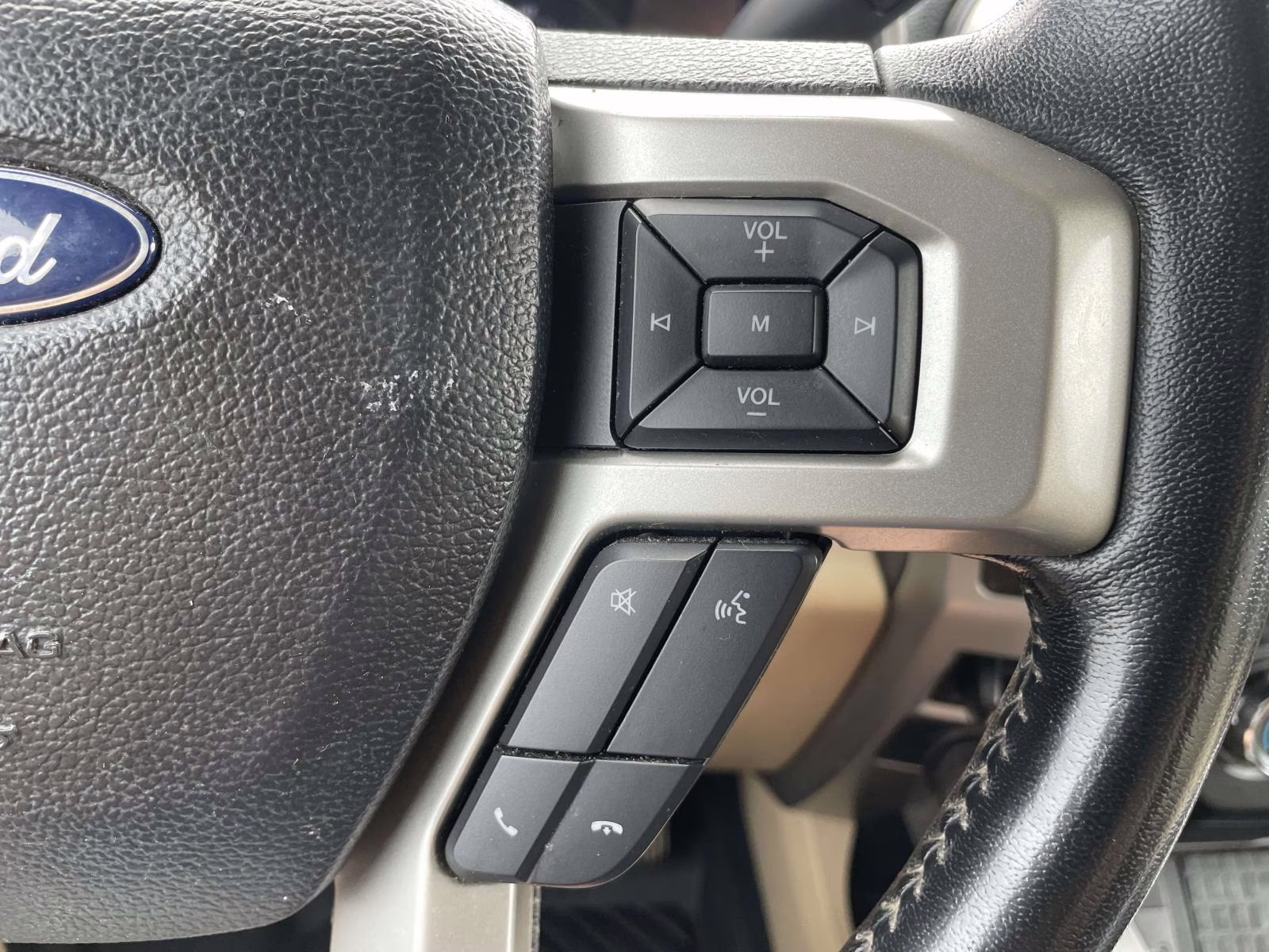 2021 Star White Metallic Tri-Coat Ford Super Duty F-350 SRW Lariat 4X4 Truck