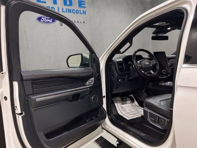 2022 Star White Metallic Tri-Coat Ford Expedition Max Platinum 4X4 SUV