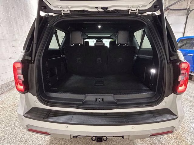 2022 Star White Metallic Tri-Coat Ford Expedition Max Platinum 4X4 SUV