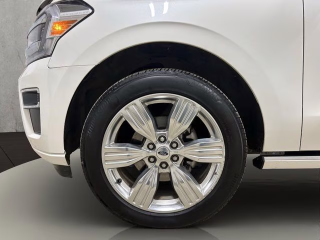 2022 Star White Metallic Tri-Coat Ford Expedition Max Platinum 4X4 SUV