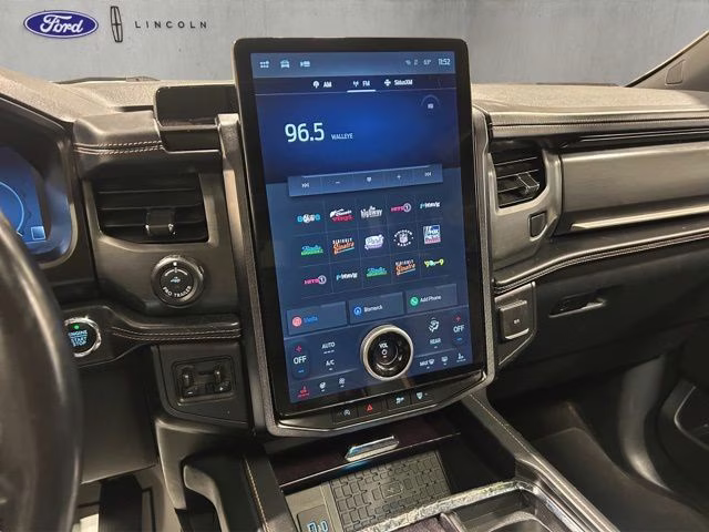 2022 Star White Metallic Tri-Coat Ford Expedition Max Platinum 4X4 SUV