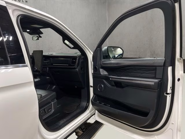 2022 Star White Metallic Tri-Coat Ford Expedition Max Platinum 4X4 SUV