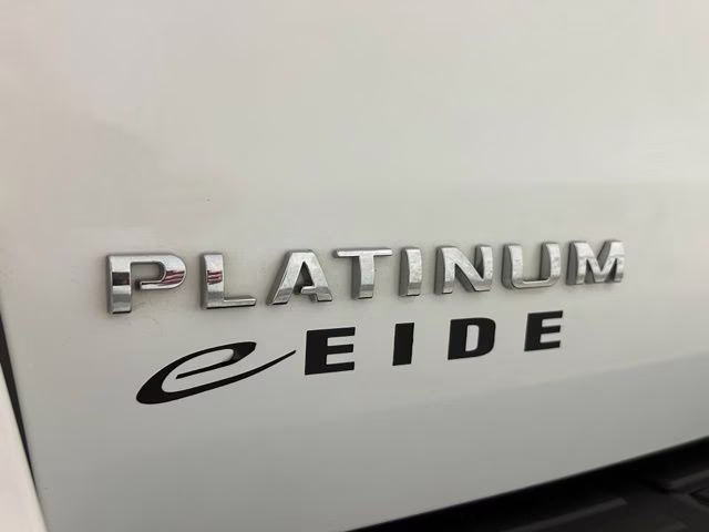 2022 Star White Metallic Tri-Coat Ford Expedition Max Platinum 4X4 SUV