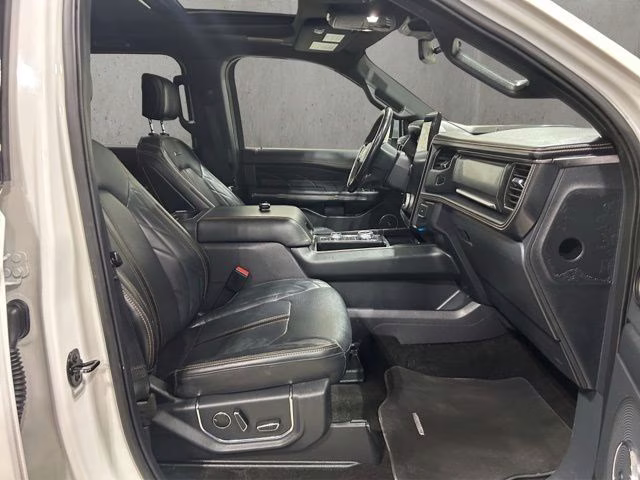 2022 Star White Metallic Tri-Coat Ford Expedition Max Platinum 4X4 SUV