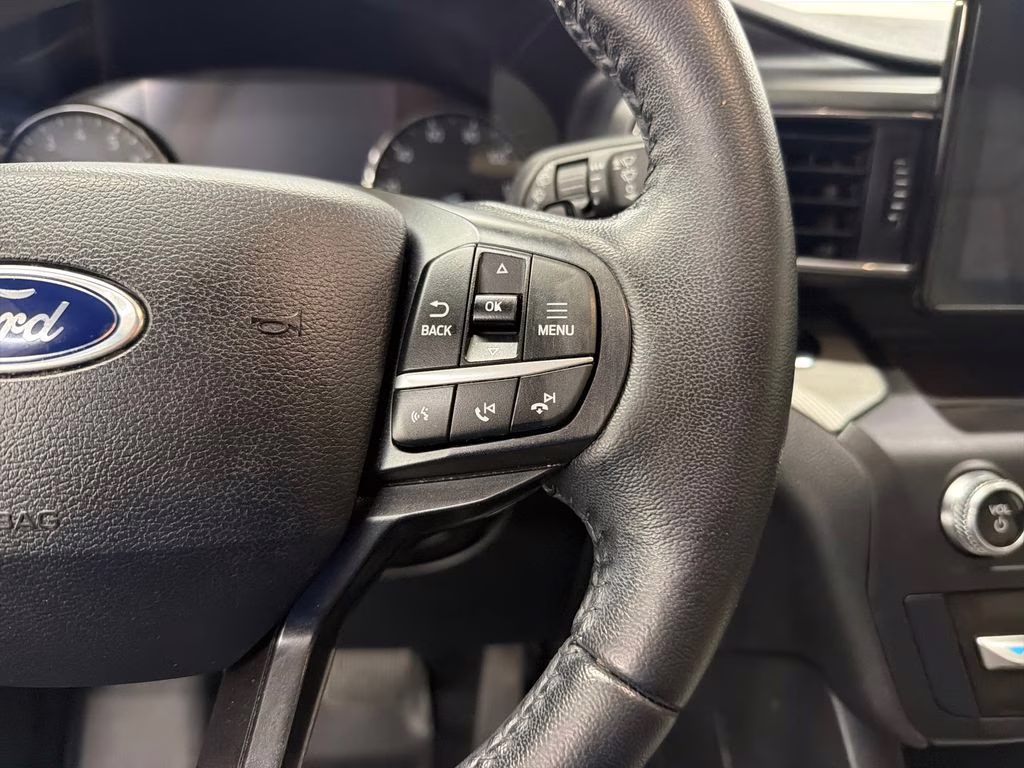 2020 Magnetic Metallic Ford Explorer XLT RWD SUV