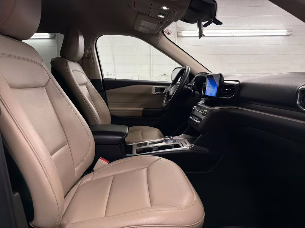 2020 Magnetic Metallic Ford Explorer XLT RWD SUV