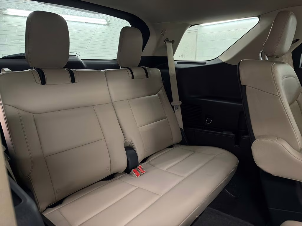 2020 Magnetic Metallic Ford Explorer XLT RWD SUV