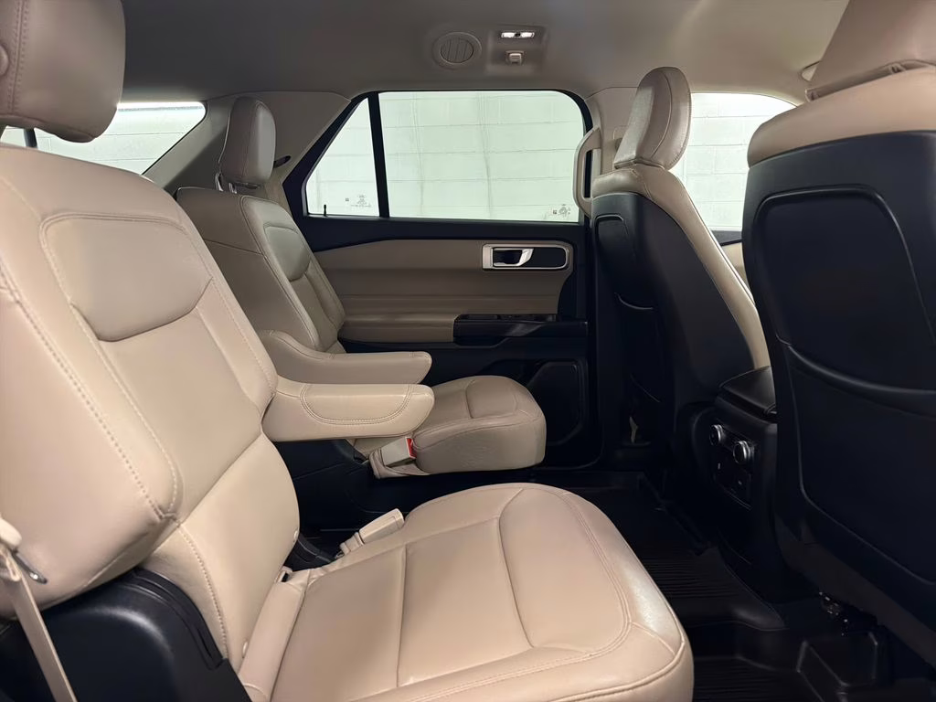 2020 Magnetic Metallic Ford Explorer XLT RWD SUV