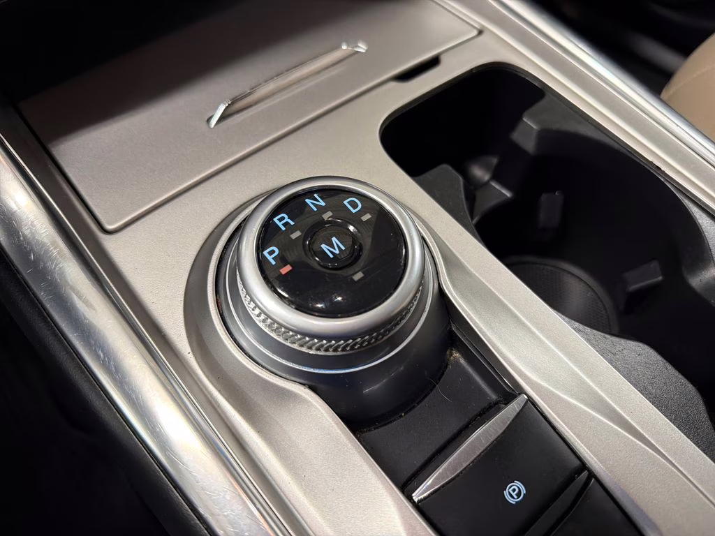 2020 Magnetic Metallic Ford Explorer XLT RWD SUV