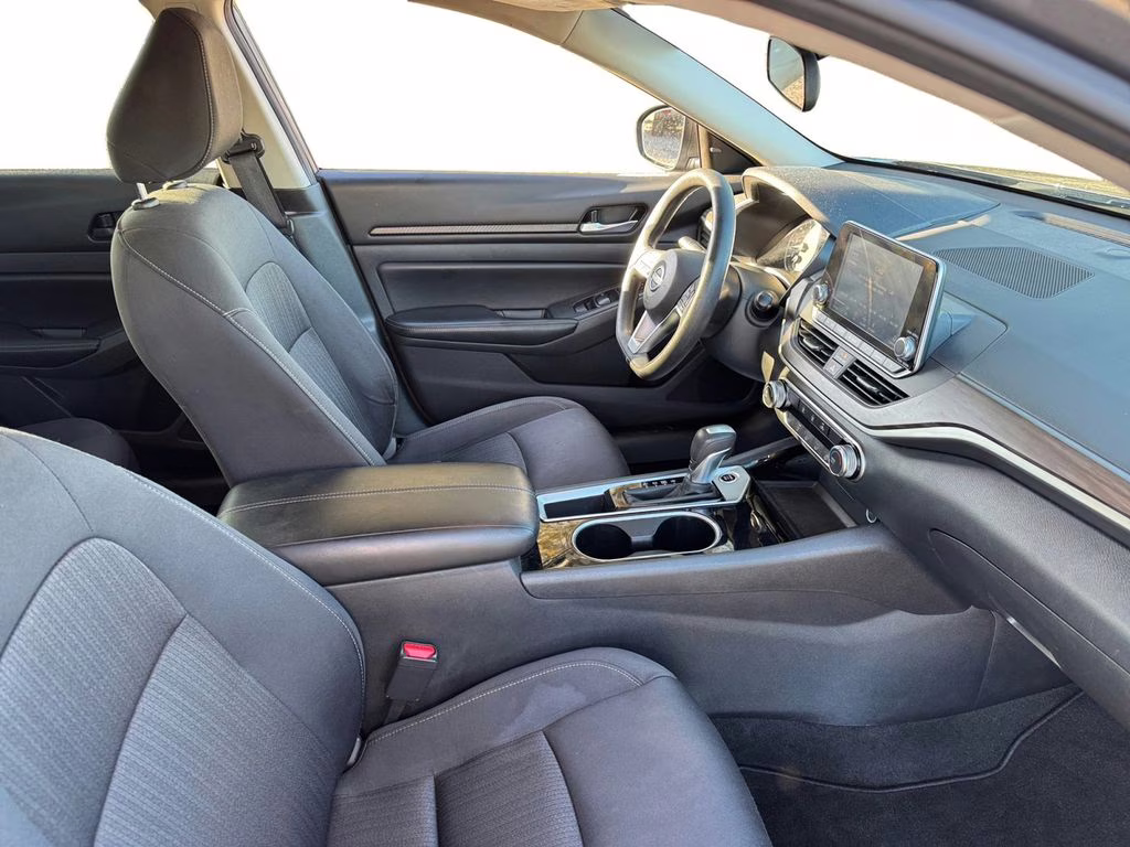 2024 Gun Metallic Nissan Altima 2.5 SV FWD Sedan