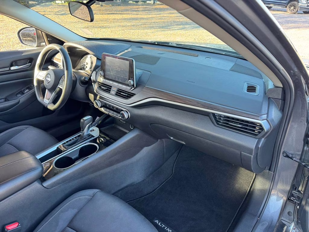 2024 Gun Metallic Nissan Altima 2.5 SV FWD Sedan