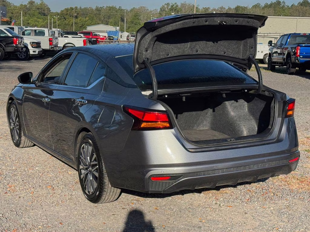 2024 Gun Metallic Nissan Altima 2.5 SV FWD Sedan