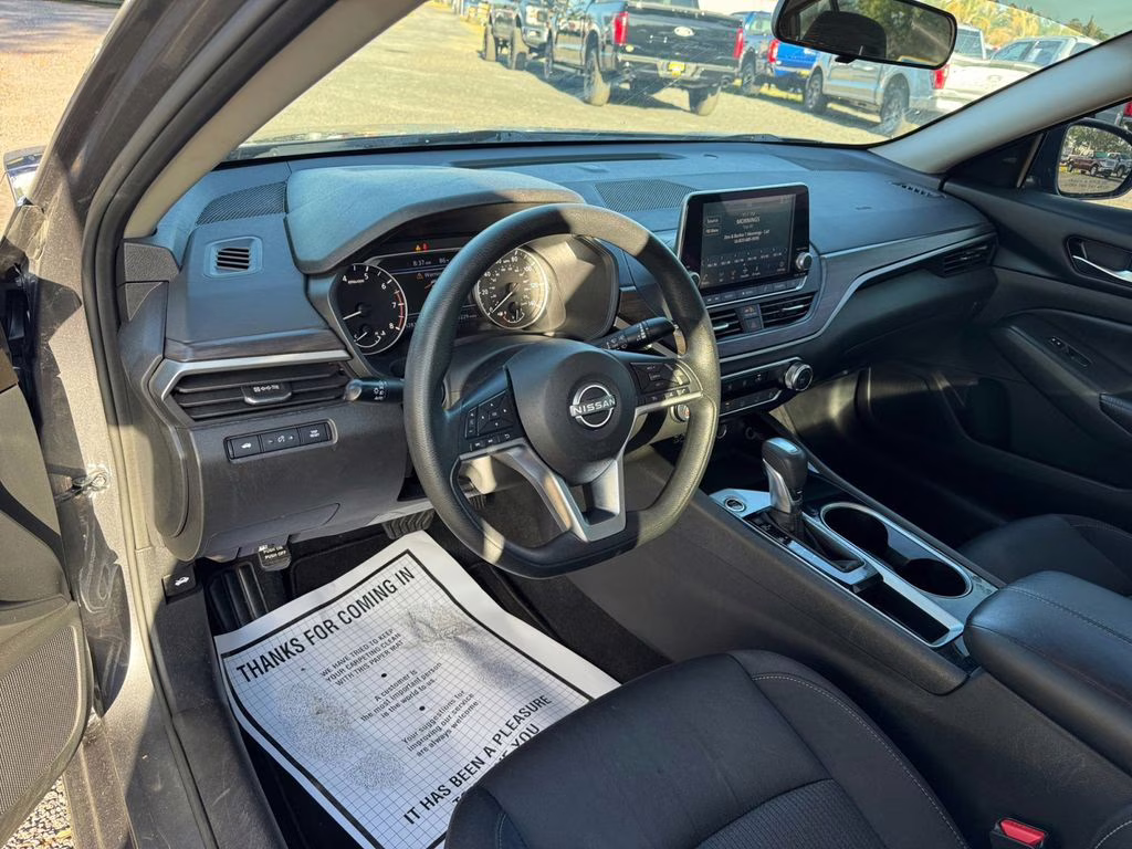 2024 Gun Metallic Nissan Altima 2.5 SV FWD Sedan