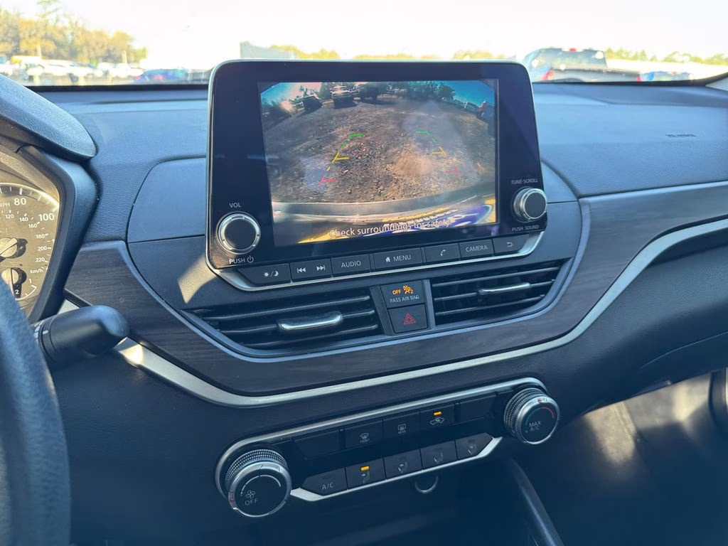 2024 Gun Metallic Nissan Altima 2.5 SV FWD Sedan