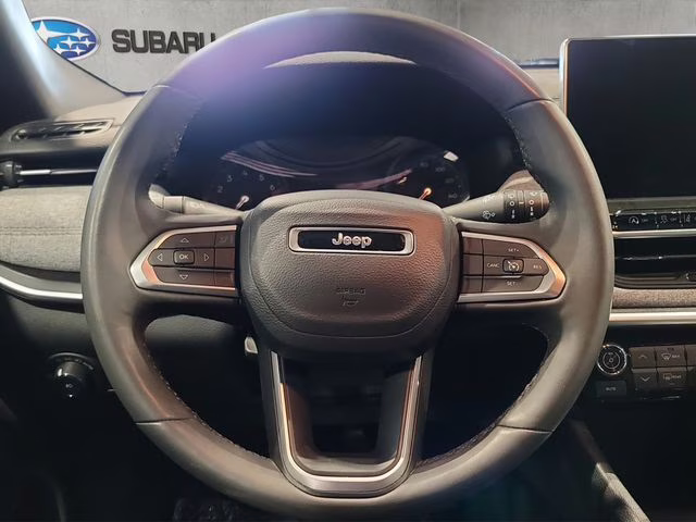 2023 Granite Crystal Metallic Clearcoat Jeep Compass Latitude Lux 4X4 SUV