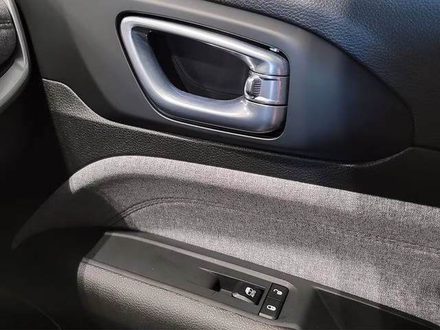 2023 Granite Crystal Metallic Clearcoat Jeep Compass Latitude Lux 4X4 SUV