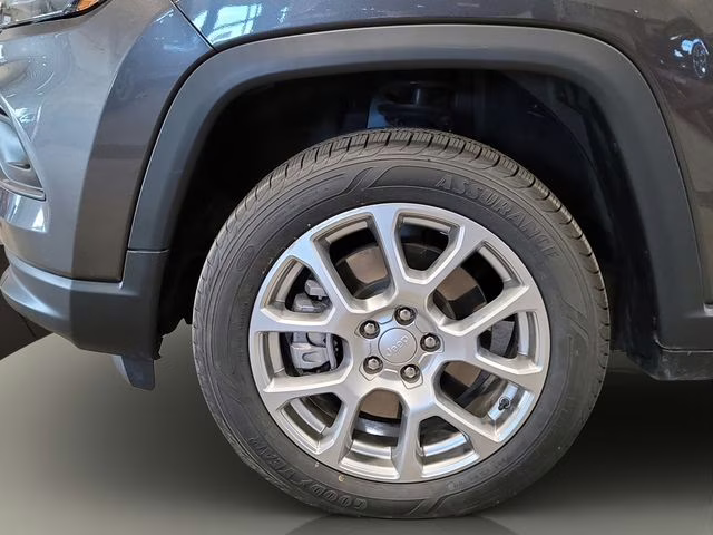 2023 Granite Crystal Metallic Clearcoat Jeep Compass Latitude Lux 4X4 SUV