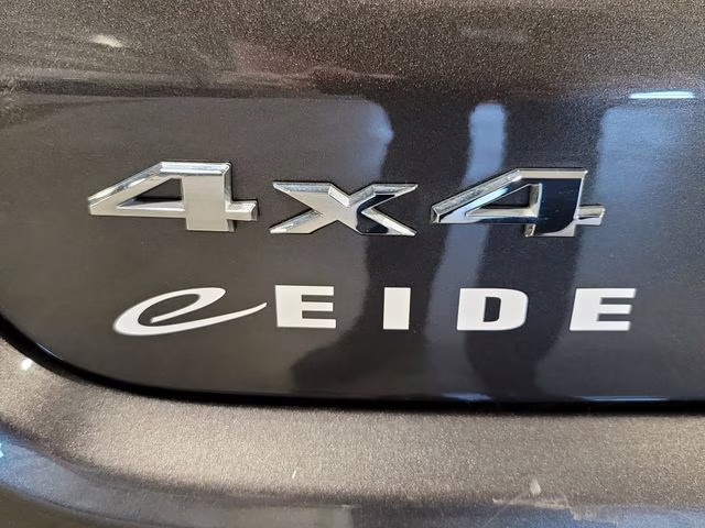 2023 Granite Crystal Metallic Clearcoat Jeep Compass Latitude Lux 4X4 SUV