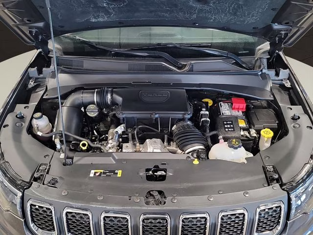 2023 Granite Crystal Metallic Clearcoat Jeep Compass Latitude Lux 4X4 SUV