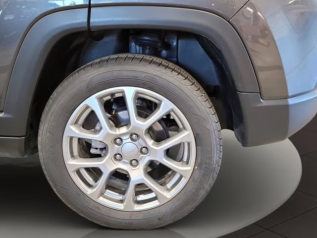 2023 Granite Crystal Metallic Clearcoat Jeep Compass Latitude Lux 4X4 SUV