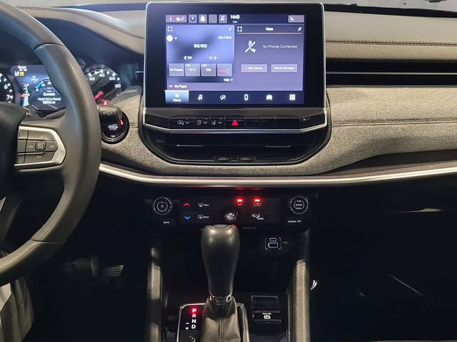 2023 Granite Crystal Metallic Clearcoat Jeep Compass Latitude Lux 4X4 SUV