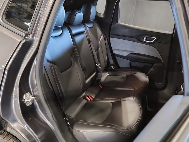 2023 Granite Crystal Metallic Clearcoat Jeep Compass Latitude Lux 4X4 SUV