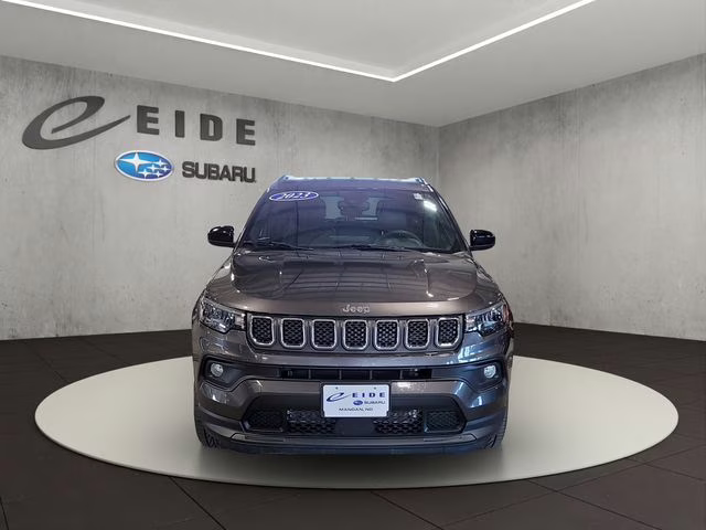 2023 Granite Crystal Metallic Clearcoat Jeep Compass Latitude Lux 4X4 SUV