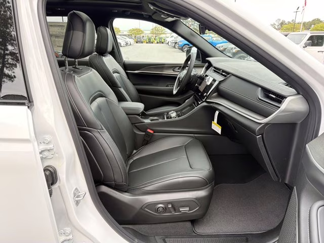 2026 Bright White Clearcoat Jeep Grand Cherokee Limited 4X4 SUV
