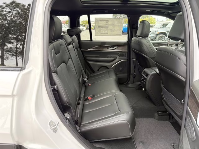 2026 Bright White Clearcoat Jeep Grand Cherokee Limited 4X4 SUV