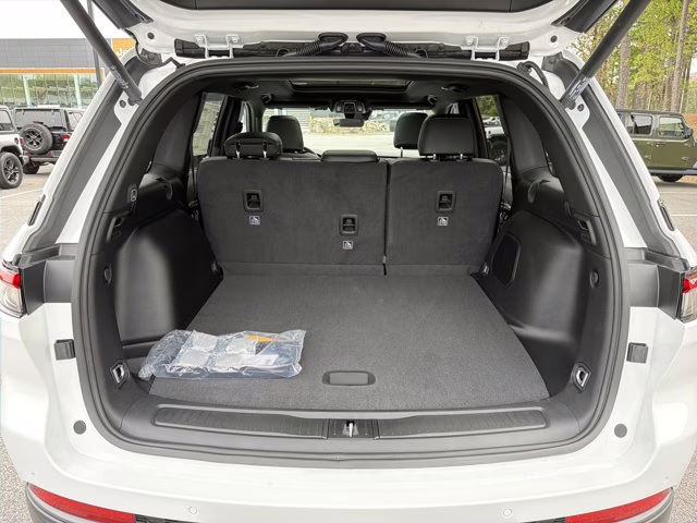 2026 Bright White Clearcoat Jeep Grand Cherokee Limited 4X4 SUV