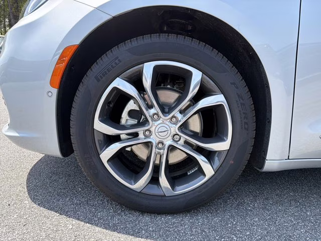 2026 Silver Mist Clearcoat Chrysler Pacifica Pinnacle FWD Van