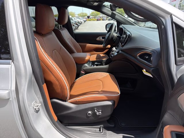 2026 Silver Mist Clearcoat Chrysler Pacifica Pinnacle FWD Van