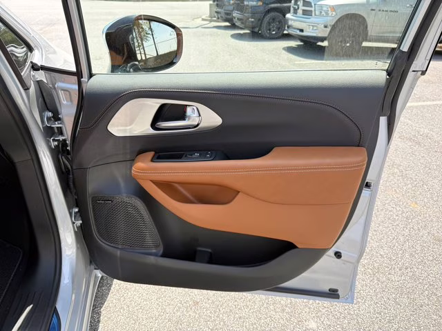 2026 Silver Mist Clearcoat Chrysler Pacifica Pinnacle FWD Van