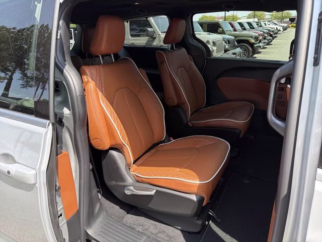 2026 Silver Mist Clearcoat Chrysler Pacifica Pinnacle FWD Van